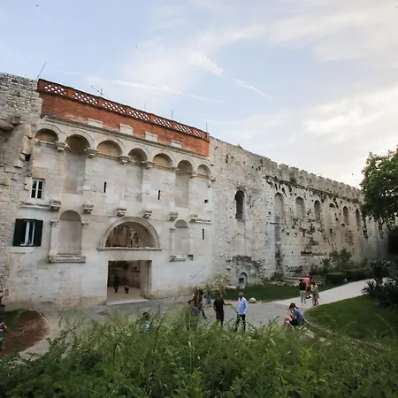 D&d In Centre 1 3* 스플리트